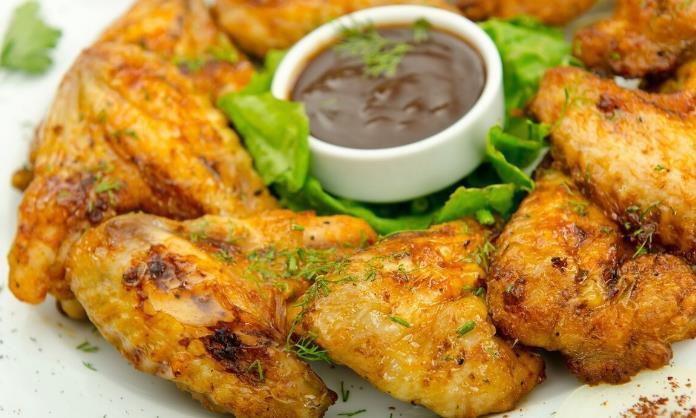 人老之后,代谢功能下降,少吃6类食物,或许能为健康“助力”