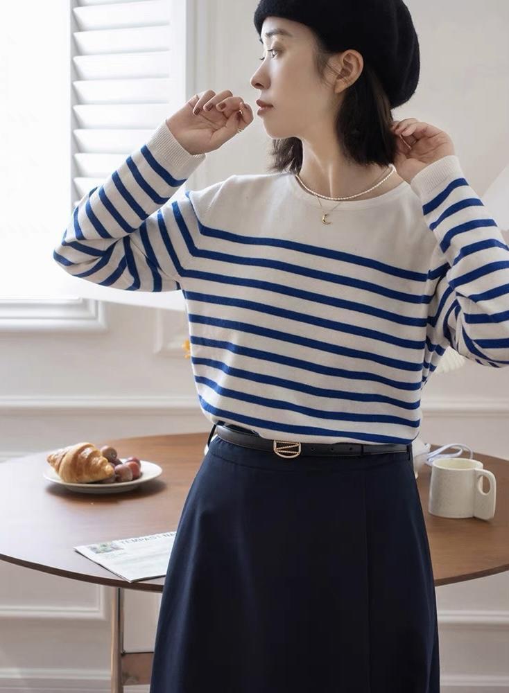 搭配 秋冬“条纹针织衫”咋穿才洋气？这些搭配保暖又舒适，值得借鉴