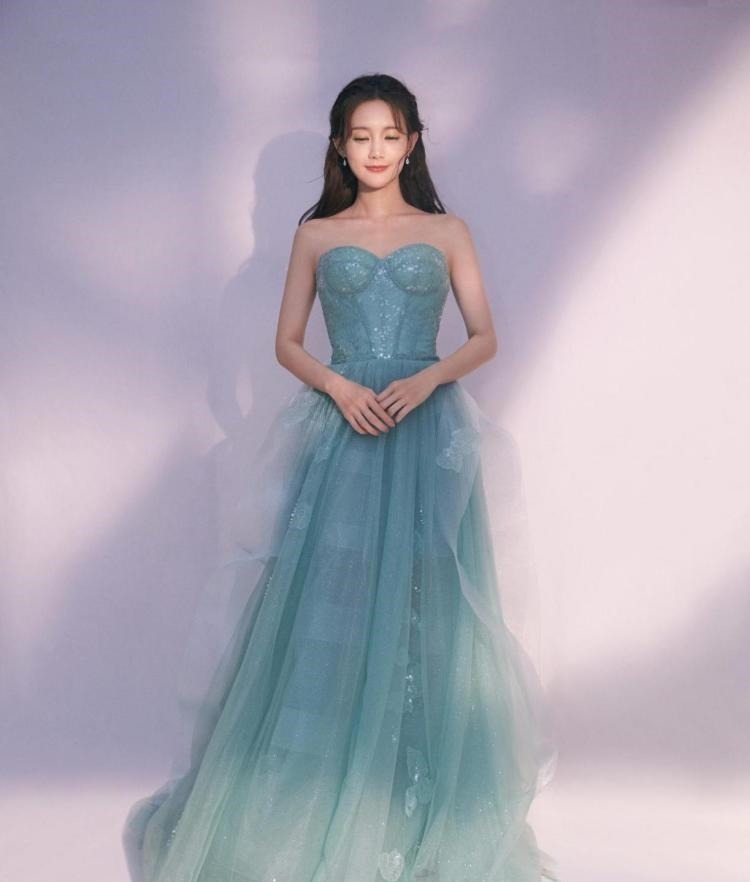 连演|赵露思出道三年成娱乐圈“香饽饽”,她连演十五部作品依旧不红!