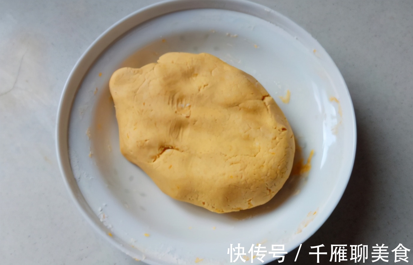 电饼铛|南瓜加上豆沙馅做出来的小饼，个个黄金酥脆，看着都流口水