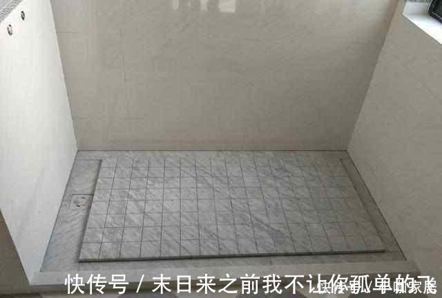 卫生间|卫生间地面不要再贴瓷砖,铺这种下水快又防滑,不得不感叹聪明