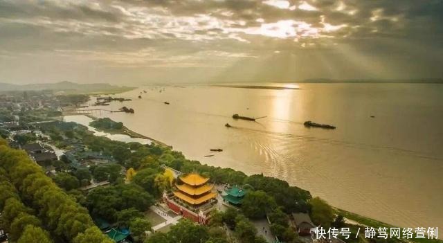 在临近中秋的夜晚,南宋状元扣舷独啸,不知今夕何夕