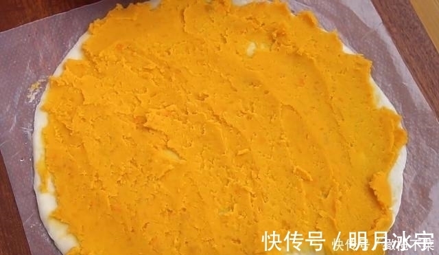 老左|秋天多吃红薯，加一张手抓饼，简单一做，又香又酥脆，比烤的好吃