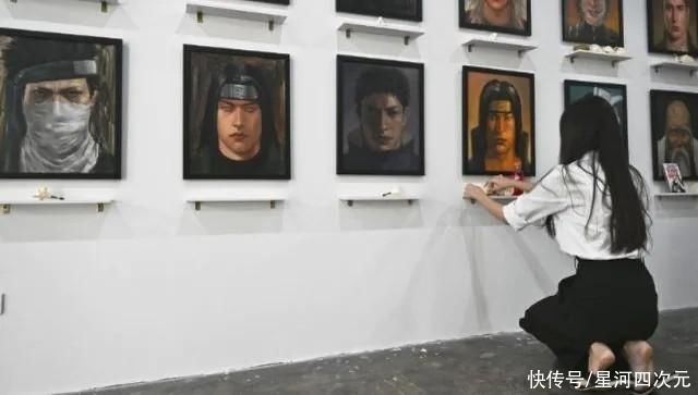 角色|画展现场成为灵堂，女画师为动漫角色办遗照展，宇智波鼬被人上香
