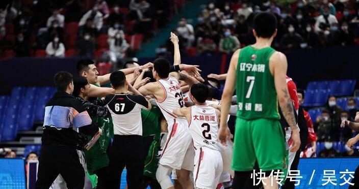 易建联|辽宁VS广东3人遭驱逐!易建联18+7+3断4帽,付豪轰38+12打爆内线