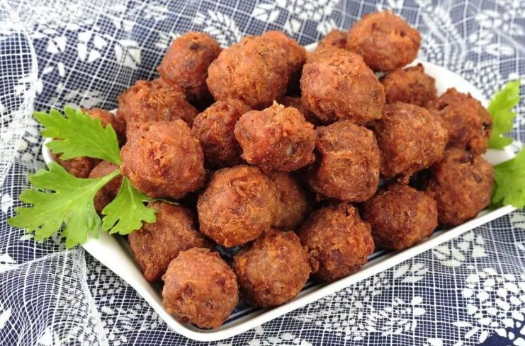 不管炸啥肉丸子，牢记“4不放”，厨师教你一招，外酥里嫩不发硬