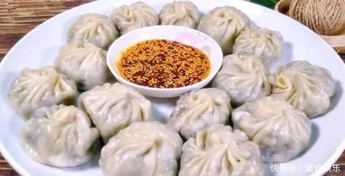 教你用饺子皮来做三种馅料的包子,做法简单,两口一个,真香