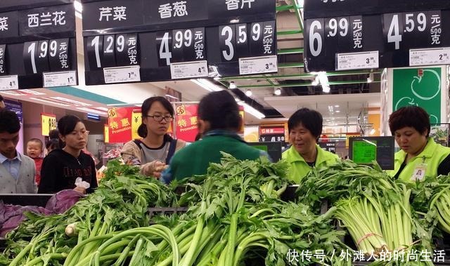  买菜时，遇见这3种“甲醛菜”碰都别碰，用开水都洗不干净！