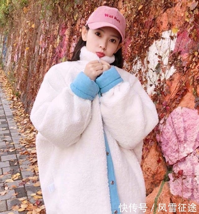 破洞牛仔裤|陈瑶的漫画腿太美了,短裤配高筒靴子超拉风,精致又帅气