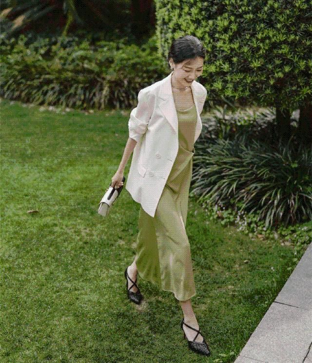 裙子|女人再懒，穿裙子也别配丝袜