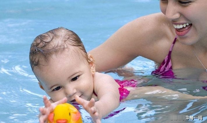 脐带处|新生宝宝游泳，需要注意些什么？究竟是什么鬼？
