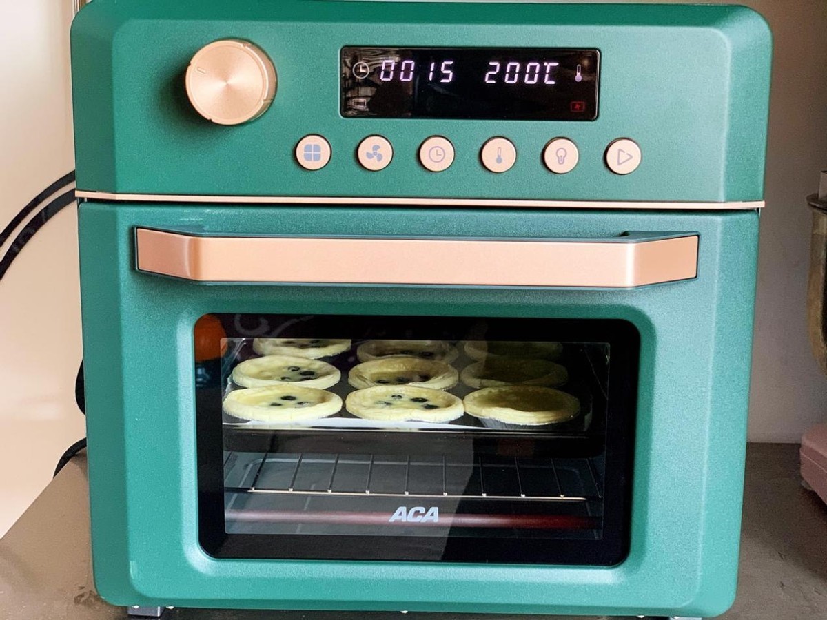 用蓝莓做一份蛋挞吃,每个都酸酸甜甜,香甜可口