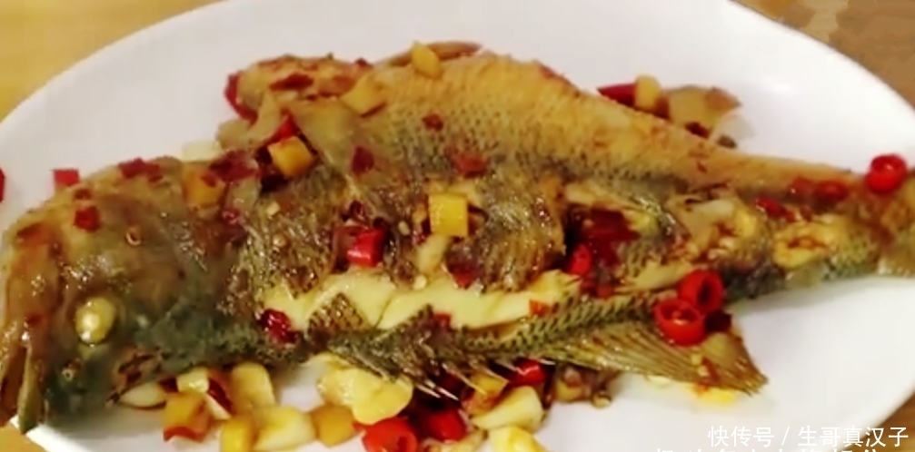 破皮|无论煎什么鱼，想要不破皮不粘锅，别直接下锅，教你一招