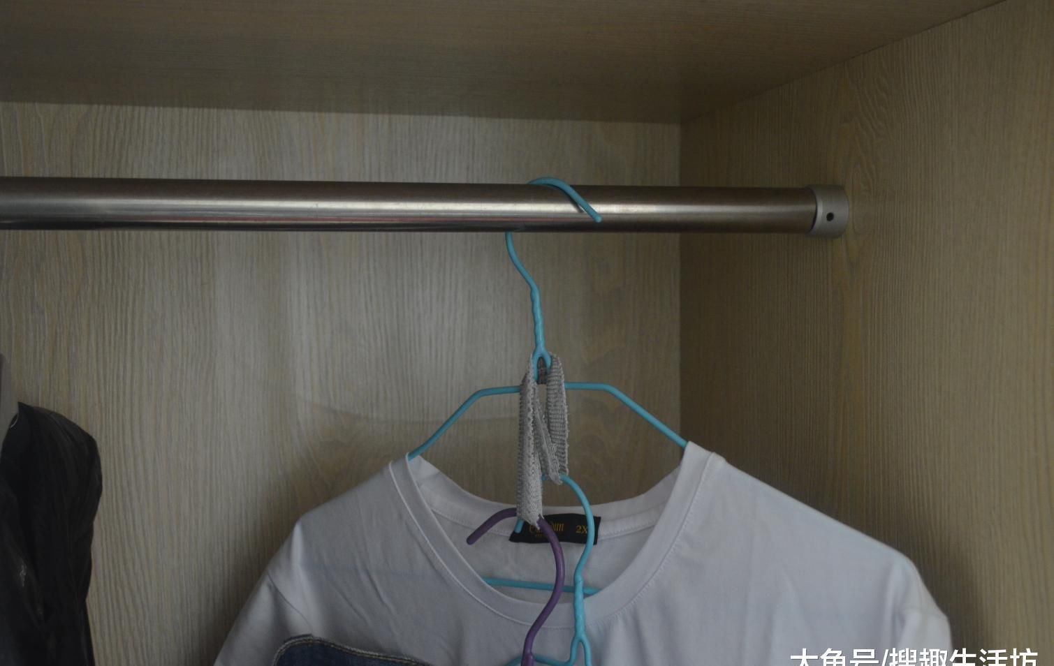 衣架|袜子剪一剪套在衣架上太实用了, 解决了很多家庭的困扰, 赶紧试试
