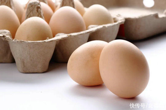 鸡蛋买回家,不要这样直接放冰箱,许多人都做错了
