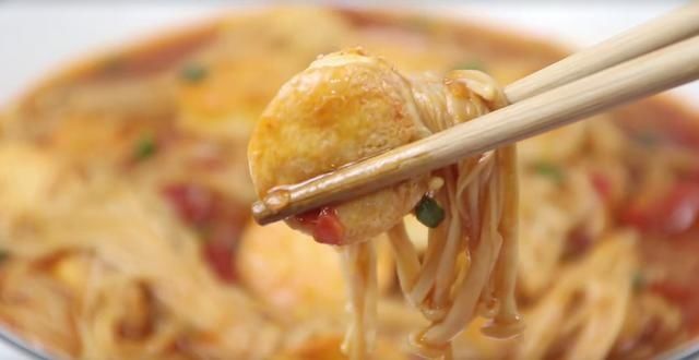 豆腐|豆腐搭配金针菇这样做,简单又美味,上桌家人都爱吃,给肉都不换