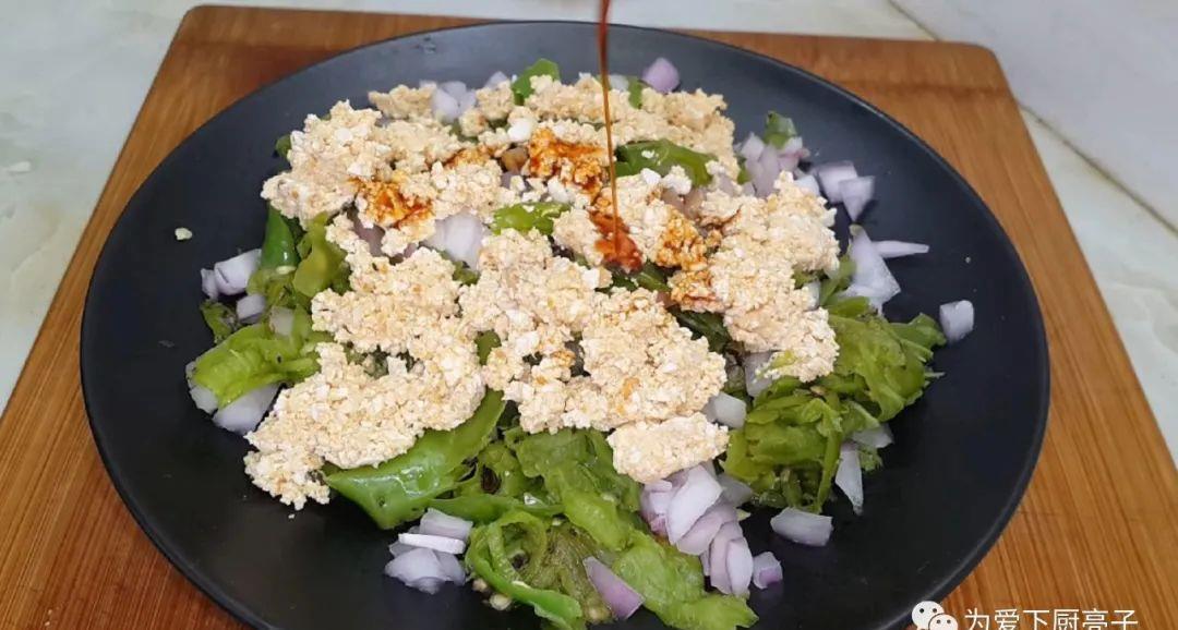 鸭蛋辣椒|鸭蛋辣椒别炒着吃了，锅里一扔，做出创意凉拌菜，吃一次就爱上了