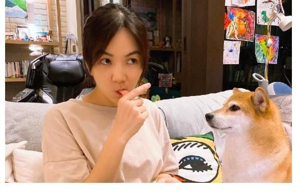 ell老公半夜追剧喊饿 Ella叹「几点了」秒变出牛肉面宠尪