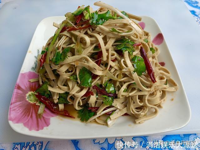 辣椒|凉拌豆皮怎么做好吃教你农家开胃下饭吃法,端上桌能多喝两杯酒