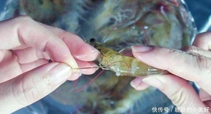 食物|煮大虾时,冷水下锅还是沸水下锅原来我们一直做错,难怪不鲜嫩