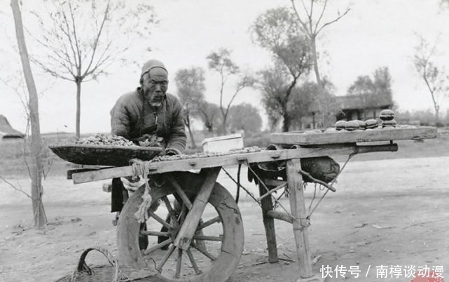 老照片|真实晚清老照片：三寸金莲小脚惹人怜爱，旗人妇女温柔大方