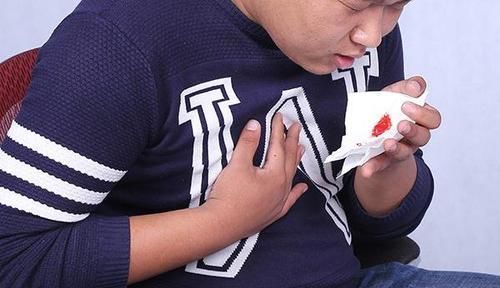 医生|肺鳞癌是怎么来的?呼吸科医生:身体有3大症状,尽早查CT