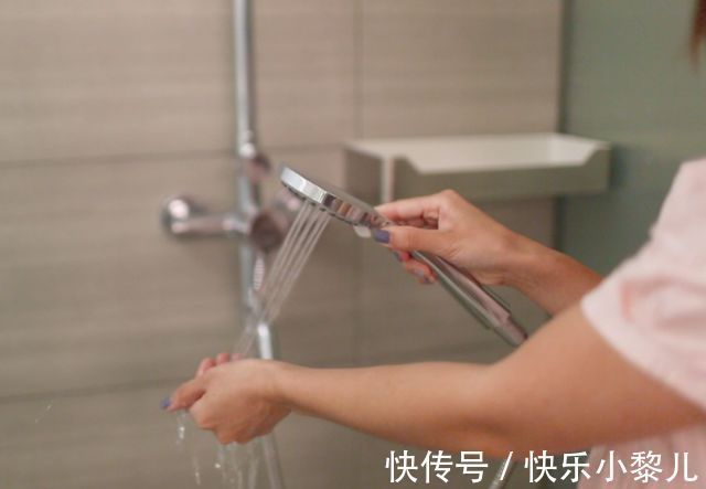 小微|准妈妈“抠肚脐” ,胎宝出生后总是肚子痛?真正的影响有3点