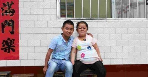 侏儒症|“侏儒”夫妻执意怀孕产子，孩子出生后懵了后悔没听医生的话