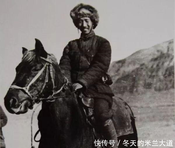 伪装成|鬼子伪装成八路想窃取情报,差点就蒙混过关,却因一坨马粪露了馅