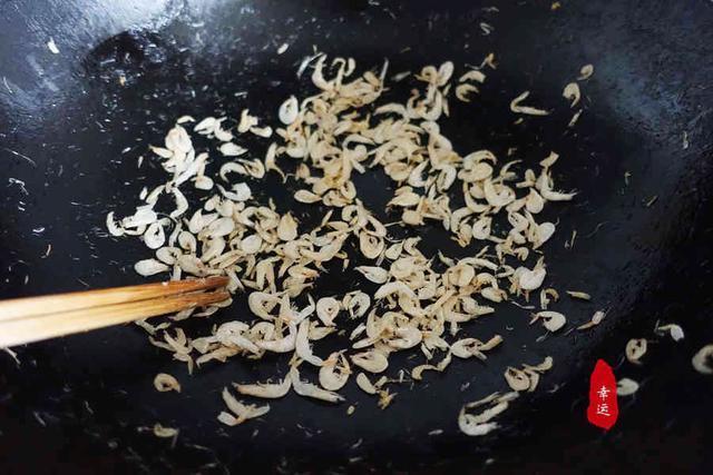 又白又松软的包子，馅料鲜嫩适口，配上小米南瓜粥，吃得美美哒