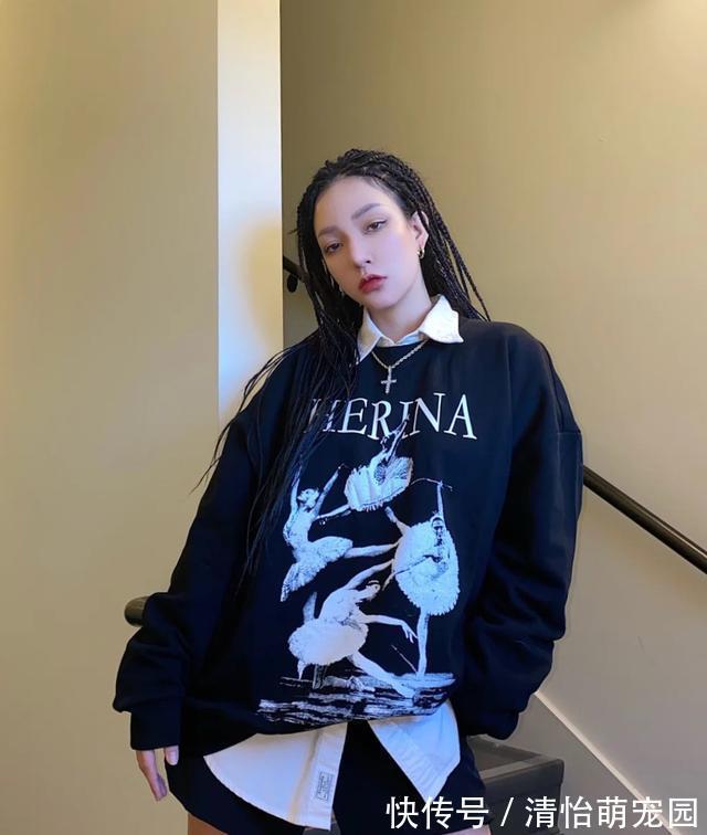 运动裤 卫衣下不兴“运动裤”了,今春流行“新穿法”,显年轻还巨时髦