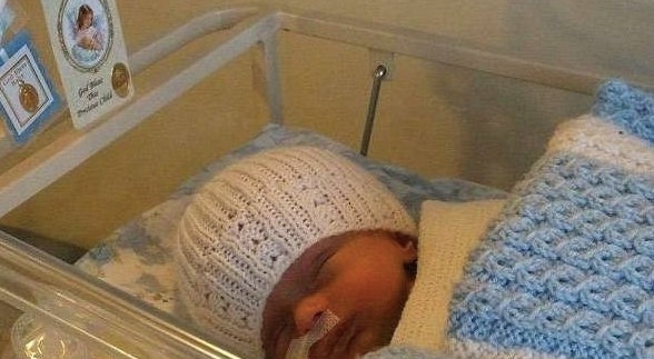 大脑|男孩天生无大脑,医生断言很难存活,他的父母却让奇迹出现了