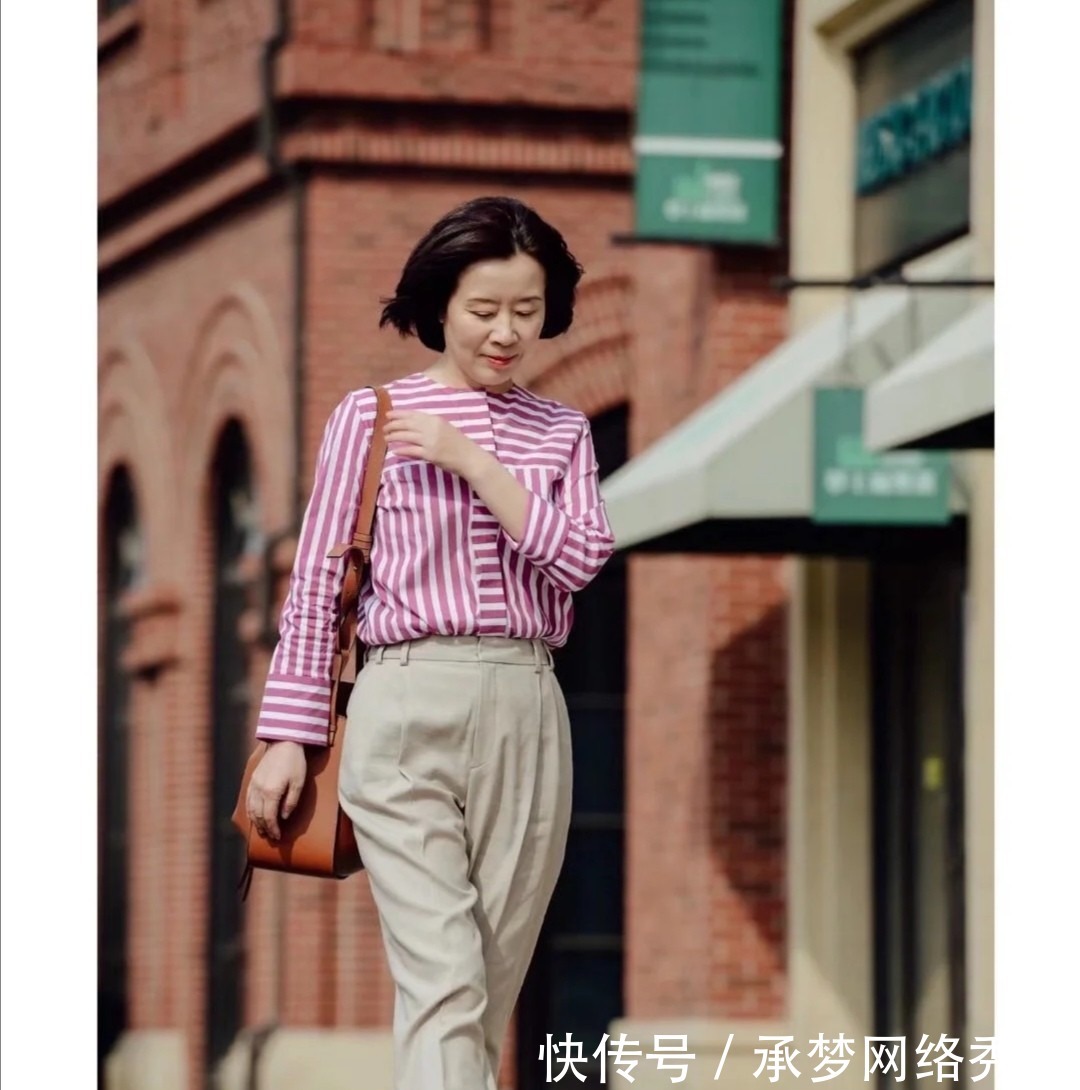卡其色 五十多岁的女人,要学会这三种搭配技巧,即使没有高颜值也很出彩