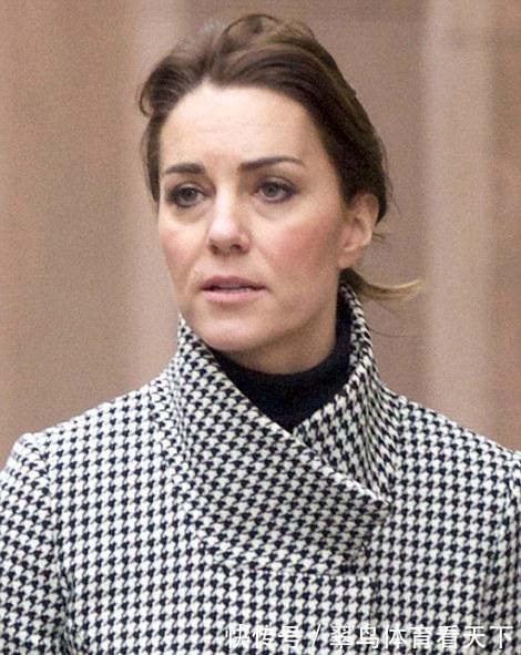 夏洛特公主 凯特王妃穿“千鸟格”大衣搭长靴, 时髦又大气! 凌乱发型十分显老!