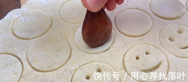 土豆好吃又好看的做法，外酥里软，比薯条还好吃！