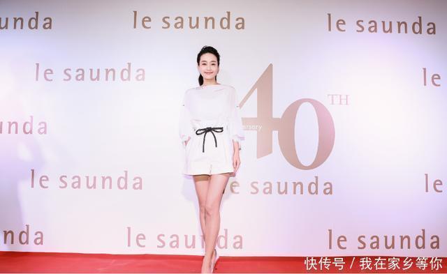 上衣|长发的马伊琍有点显普通,穿白上衣配白裤,模样减龄年轻感十足