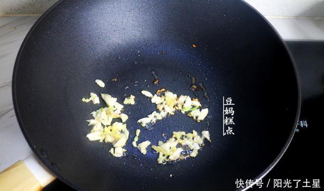 鸡蛋|鸡蛋新吃法,跟这3样一起炒,5分钟上桌,开胃又下饭