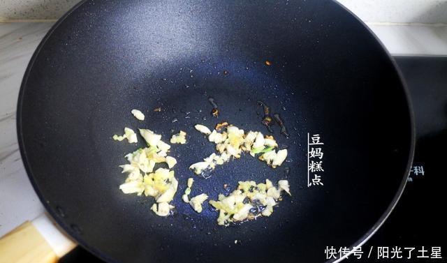 鸡蛋|鸡蛋新吃法，跟这3样一起炒，5分钟上桌，开胃又下饭