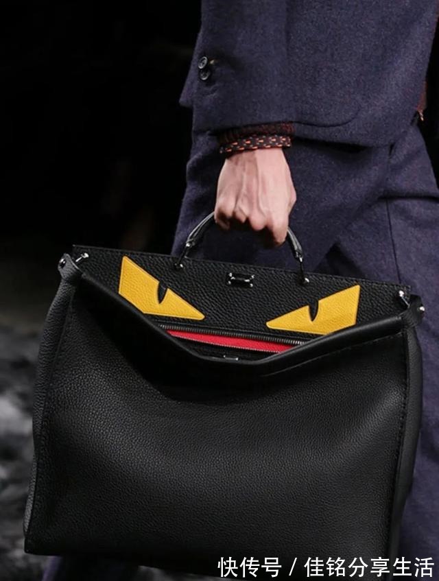peekaboo 无论时尚圈的风怎么刮,Fendi这个包包都永不过时!