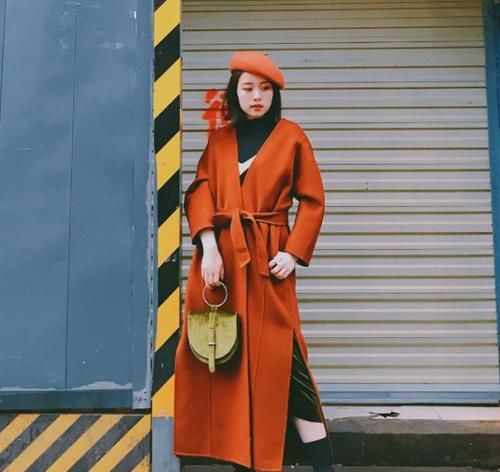 新年火了一种穿搭,叫“红大衣+裙子”,洋气显白,2021穿它准美