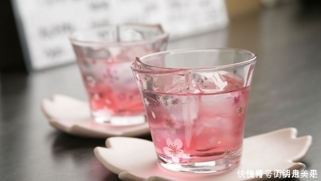 女性别太节俭,多吃3种食物,滋阴养颜,美白皮肤,比柠檬更有效