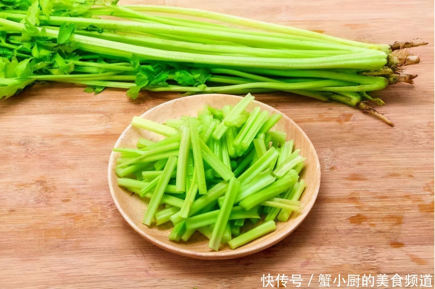 鸡蛋|冬天,吃韭菜豆角不如吃它,补充纤维和维生素,好吃不上火