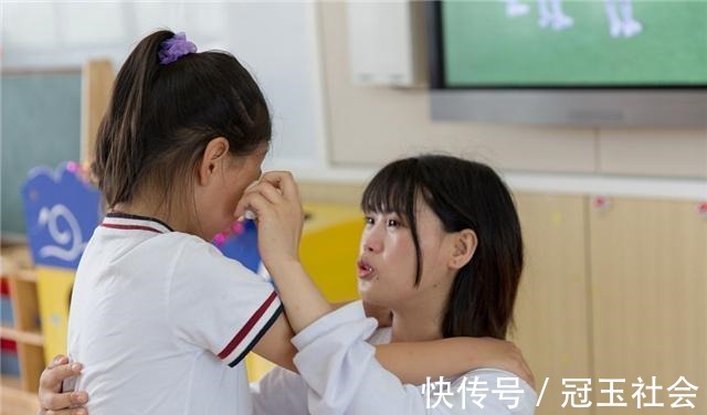 家长|孩子发脾气,哭闹时,家长最好的方式不是讲道理,这样做才更有效