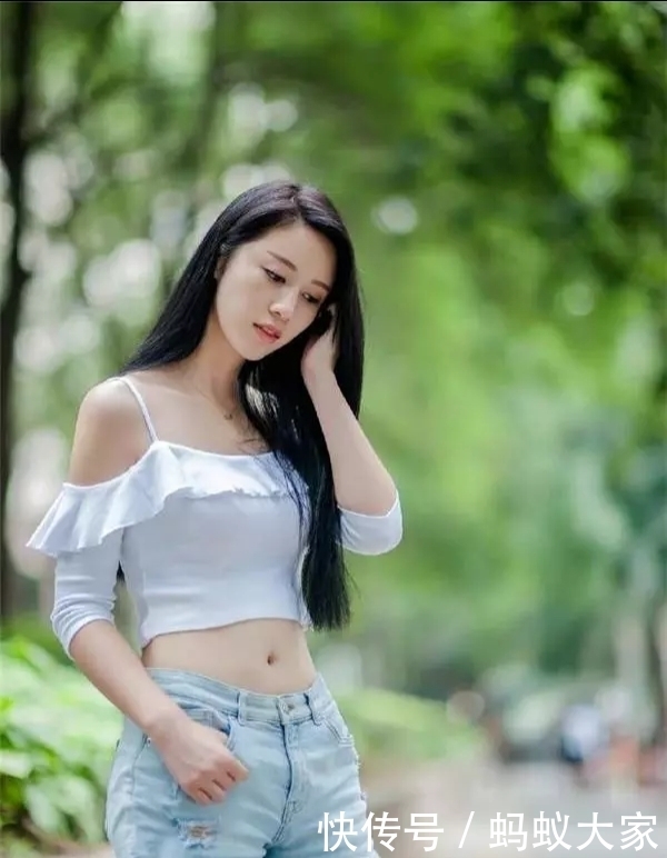 暴露|街拍: 性感就一定要穿着暴露吗?气质很重要