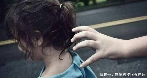 告示|哥哥着急上厕所，贴出“霸气告示“保护妹妹，妈妈回来后笑出眼泪