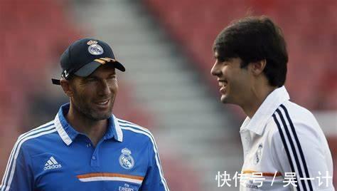 邓加|2007年卡卡评选历史梦之队,齐达内是最特别的一位