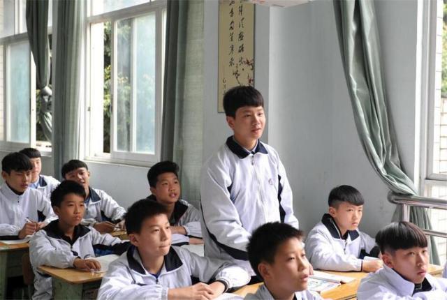 香香|爸爸姓“夏”,给儿子起了这个奇葩名字,老师上课都不敢点他名