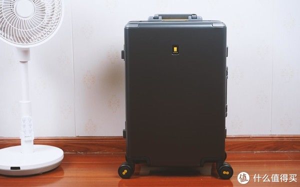地平线|君的生活日志 篇五十五：旅行的好伙伴，地平线8号登机箱，好推又时尚！