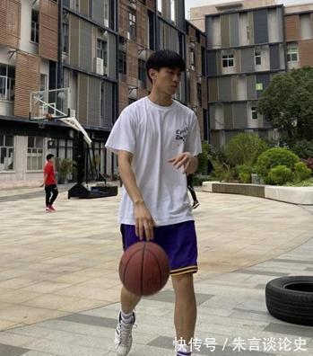 康康|12男孩一年长高20公分,医生:3种食物是身高“加油站”,可多食