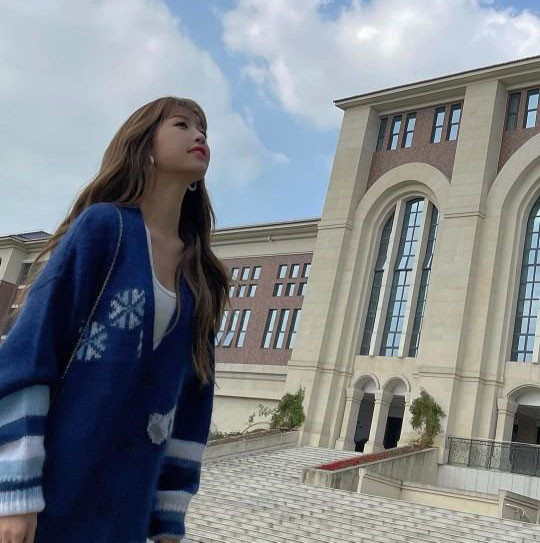 风格|解锁秋冬时尚穿搭方式, 同样的针织开衫外套, 不一样的搭配风格